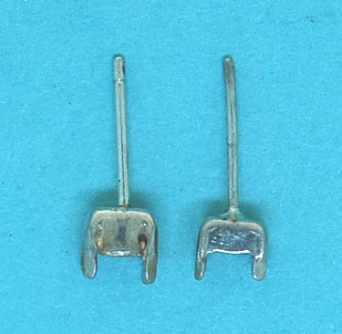 Square Sterling Silver Claw Set Earstud