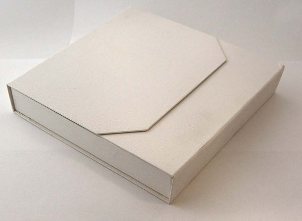 Necklet Box | White