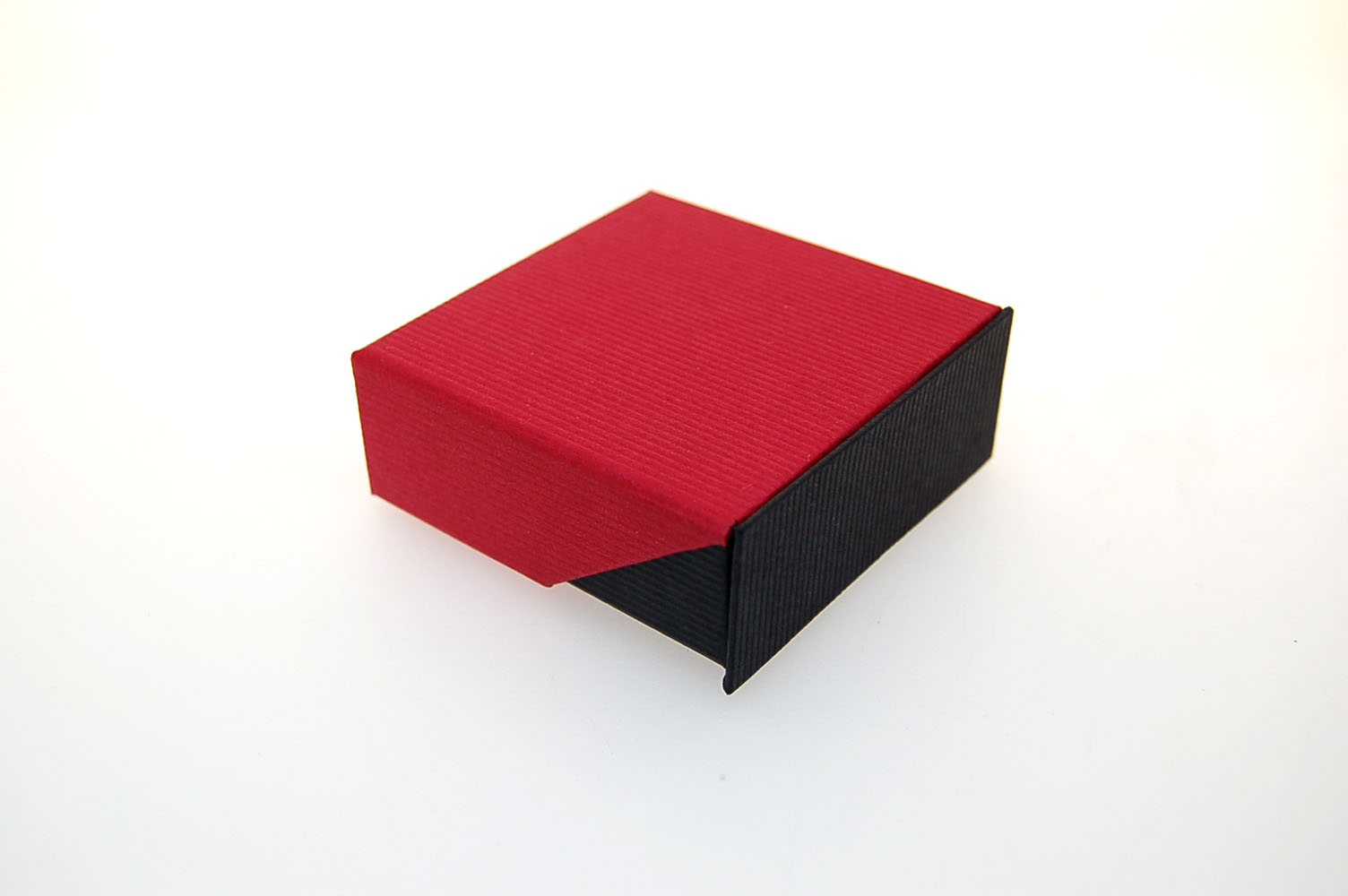 Small Pendant/Earring Box | Retractable Lid | Black and Red